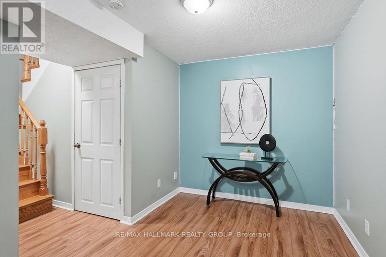 29415576/1165-falconcrest-court/chatelaine-village/ottawa/ontario/K4A3Z4_23