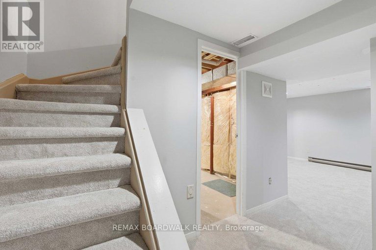 29379156/1707-des-perdrix-crescent/orleanssunridge/ottawa/ontario/K1C5E3_34