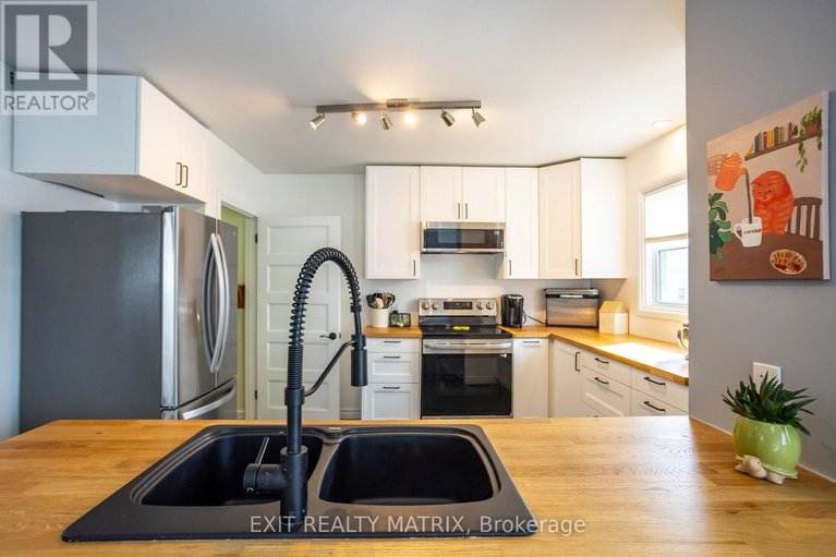 29601453/474-queen-street/winchester/north-dundas/ontario/K0C2K0_13