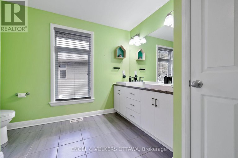 29464568/157-avro-circle/cfb-rockcliffe-and-area/ottawa/ontario/K1K4K7_33