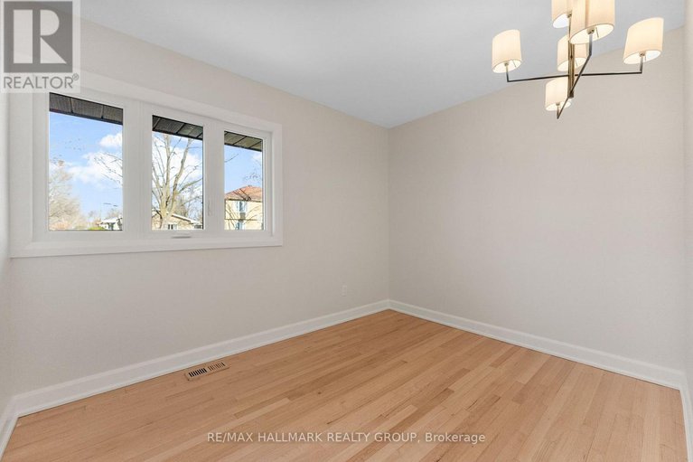 29161672/942-elsett-drive/elmvale-acresurbandale/ottawa/ontario/K1G2S9_29