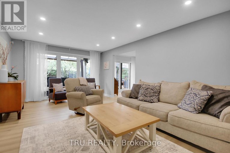 28334651/36-varley-drive/beaverbrook/ottawa/ontario/K2K1G2_17