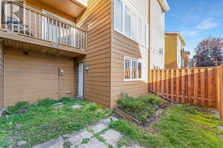 28882637/2101-eric-crescent/pineview/ottawa/ontario/K1B4P5_24