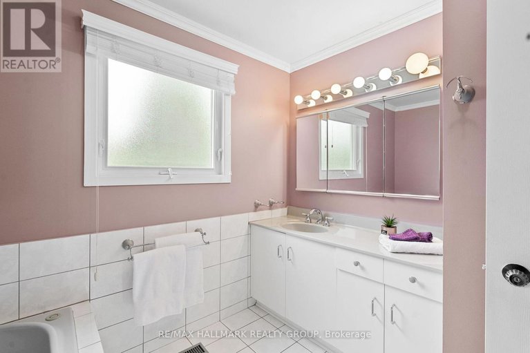 28581725/2143-hubbard-crescent/beacon-hill-north/ottawa/ontario/K1J6L3_16