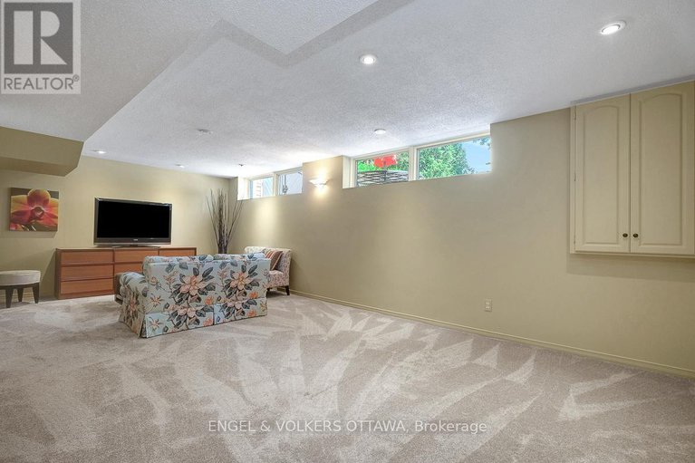 28808789/3-mohawk-crescent/bruce-farmgraham-parkqualicumbellands/ottawa/ontario/K2H7G7_39