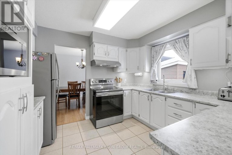 29408731/1326-dussere-street/convent-glen-south/ottawa/ontario/K1C1P4_8