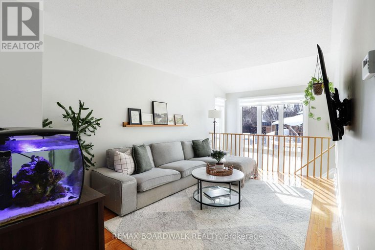 29374178/2094-sunland-drive/fallingbrookgardenway-south/ottawa/ontario/K4A3L1_9