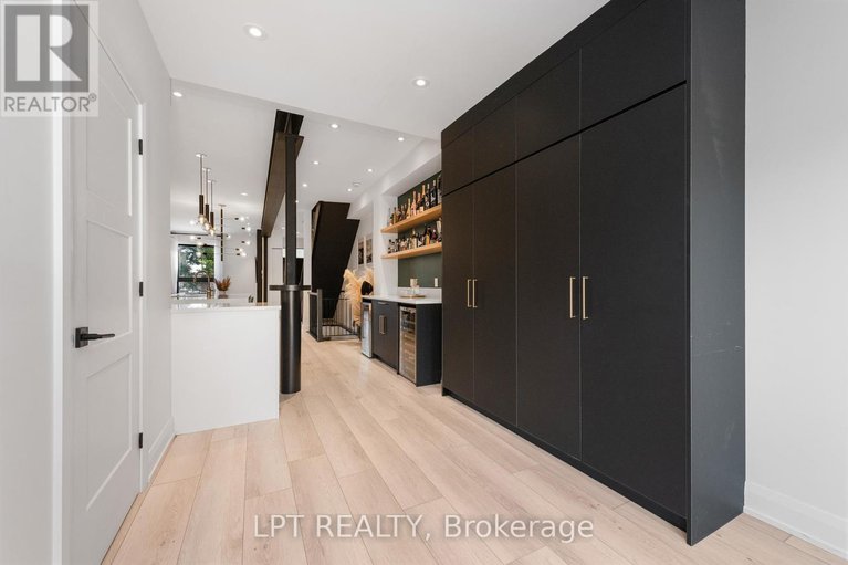 28269196/323-booth-street/west-centre-town/ottawa/ontario/K1R7K1_20