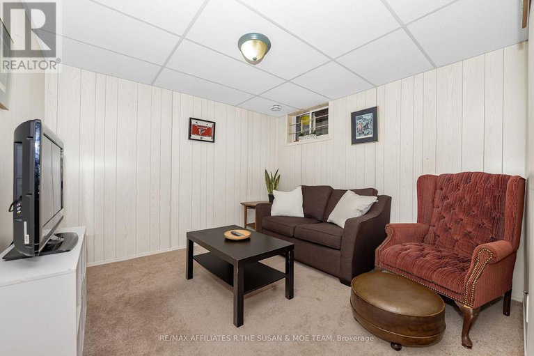 28555719/46-stokes-crescent/glencairnhazeldean/ottawa/ontario/K2L2Z4_32