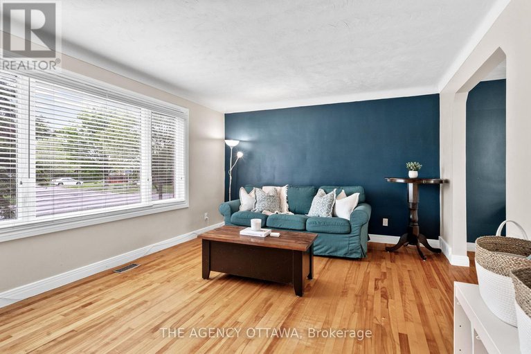 28490663/659-alesther-street/overbrookcastle-heights/ottawa/ontario/K1K1H8_3
