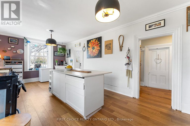 28543961/8-campbell-reid-court/rural-kanata-central/ottawa/ontario/K2K1X7_6