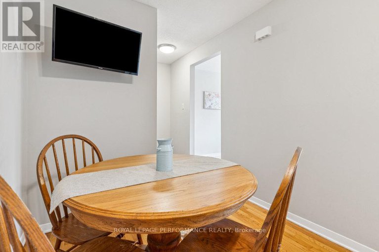 28585598/74-4634-cosmic-place/pineview/ottawa/ontario/K1B4R8_12