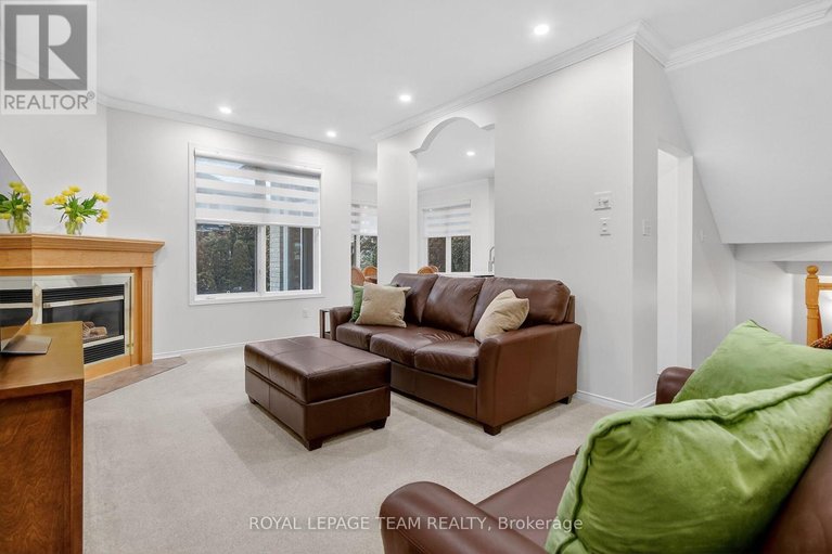 29471661/3113-apple-hill-drive-s/upper-hunt-club/ottawa/ontario/K1T3Z2_12