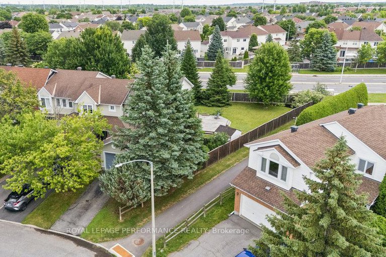 28591914/1869-hennessy-crescent/fallingbrookgardenway-south/ottawa/ontario/K4A3X8_47
