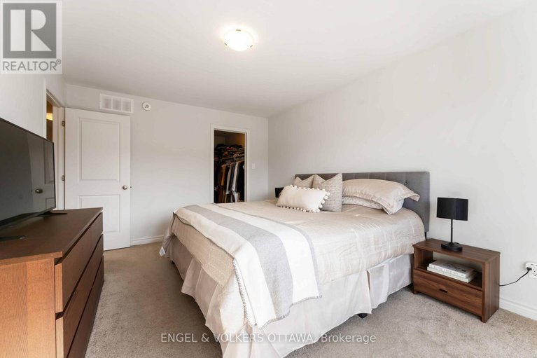 29006127/781-cairn-crescent/mer-bleuebradley-estatesanderson-park/ottawa/ontario/K1W0P7_21