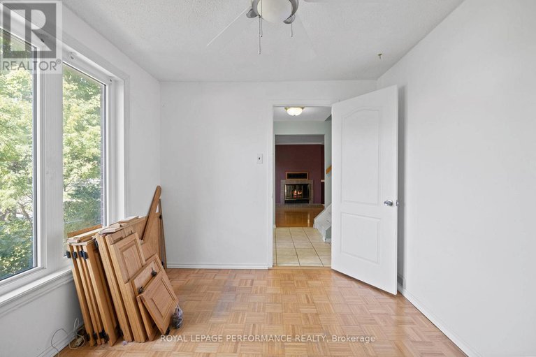 28857396/198-park-grove-drive/queenswood-heights-south/ottawa/ontario/K1E2T1_21