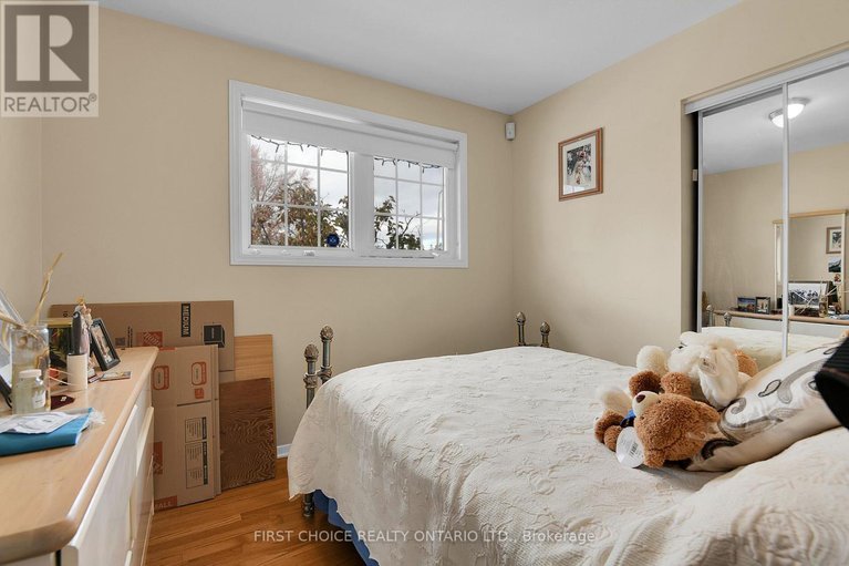 29142489/22-meadowlands-drive-w/meadowlandscrestview/ottawa/ontario/K2G2R4_14