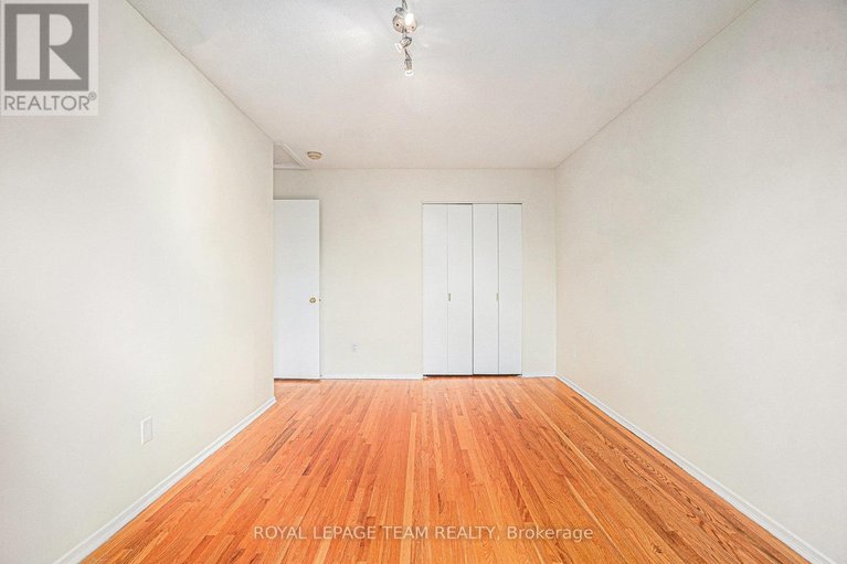 29479239/440-kintyre-private/carleton-square/ottawa/ontario/K2C3M9_12