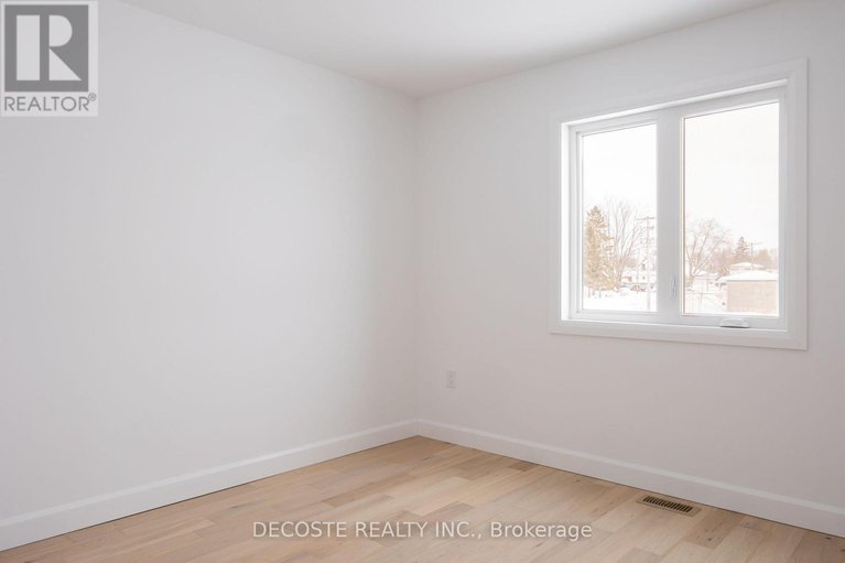 29408542/24-s-beech-street/lancaster/south-glengarry/ontario/K0C1N0_12