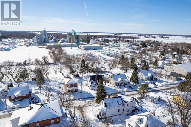 29365860/14-spring-street/maxville/north-glengarry/ontario/K0C1T0_34