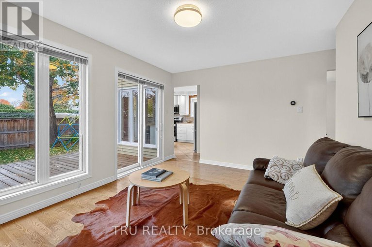 29025912/1518-kamouraska-circle/chateauneuf/ottawa/ontario/K1C3J3_12