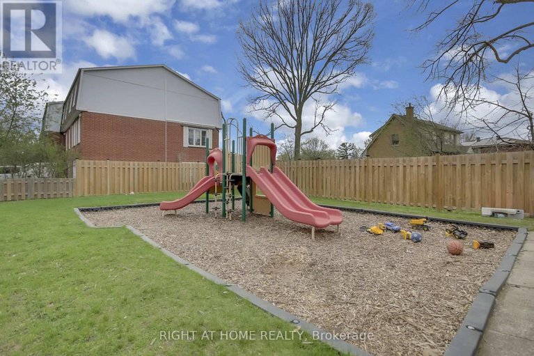 28284390/5-moorside-private/carleton-heights/ottawa/ontario/K2C3P4_42