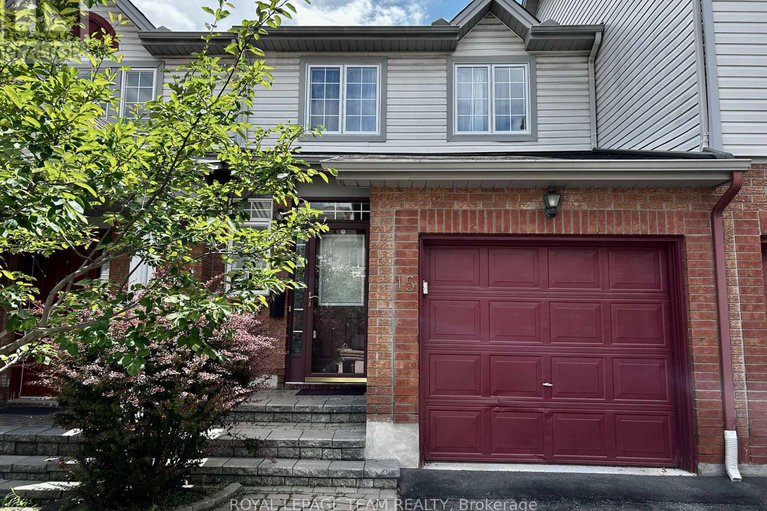 28666132/15-santa-cruz-private/riverview-park/ottawa/ontario/K1G6M5_1