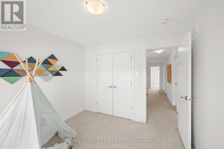 29423906/222-trumpeter-grove/riverside-southgloucester-glen/ottawa/ontario/K4M0N7_20