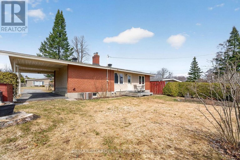 29594831/32-bowmoor-avenue/borden-farmstewart-farmcarleton-heightsparkwood-hills/ottawa/ontario/K2E6M4_32