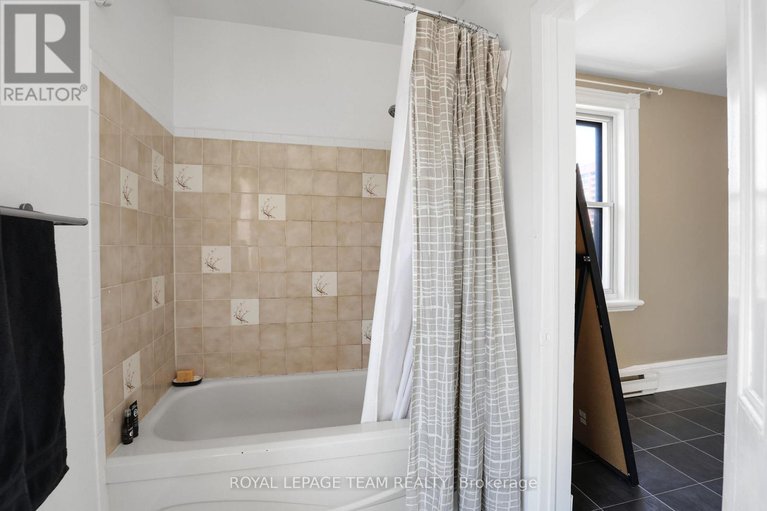 28518973/142-cathcart-street/lower-townbyward-market/ottawa/ontario/K1N5B8_31