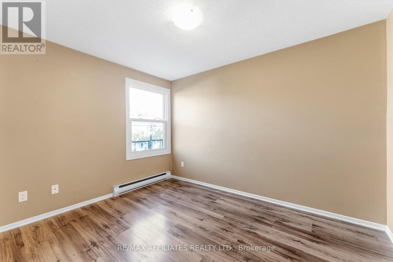 28882637/2101-eric-crescent/pineview/ottawa/ontario/K1B4P5_11