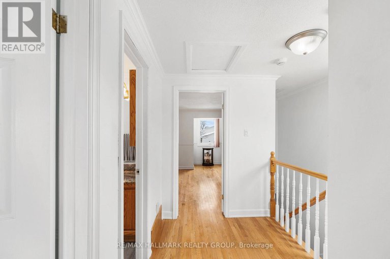 29434768/1177-st-moritz-crescent-n/convent-glen-north/ottawa/ontario/K1C2B2_25