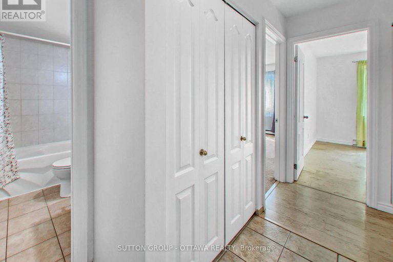 28719477/202a-2044-arrowsmith-drive/beacon-hill-south/ottawa/ontario/K1J7V8_5