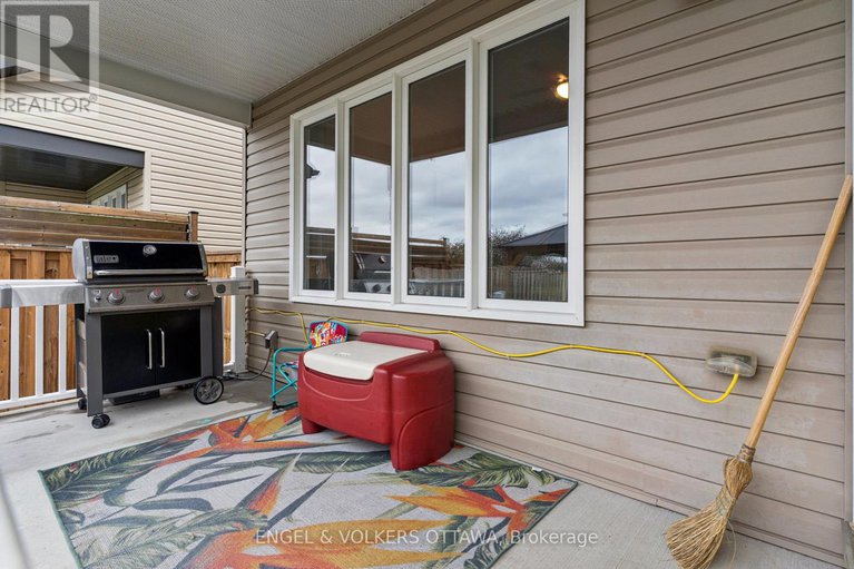 28966658/161-des-pins-street/village-of-russell/russell/ontario/K4R0B9_42