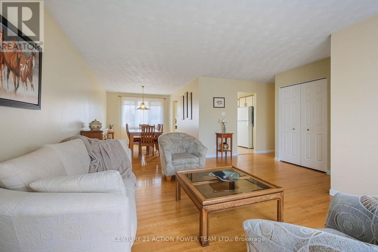 29647357/1535-st-georges-street/bilberry-creekqueenswood-heights/ottawa/ontario/K1E1R1_10