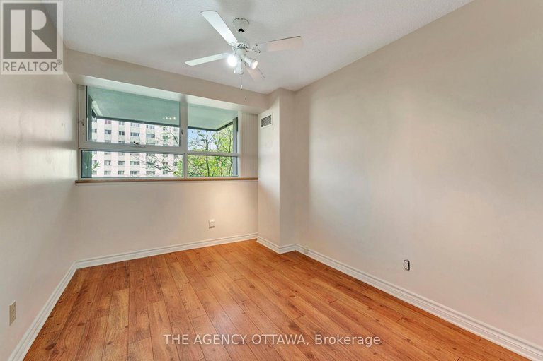28574774/304-555-brittany-drive/viscount-alexander-park/ottawa/ontario/K1K4C5_17