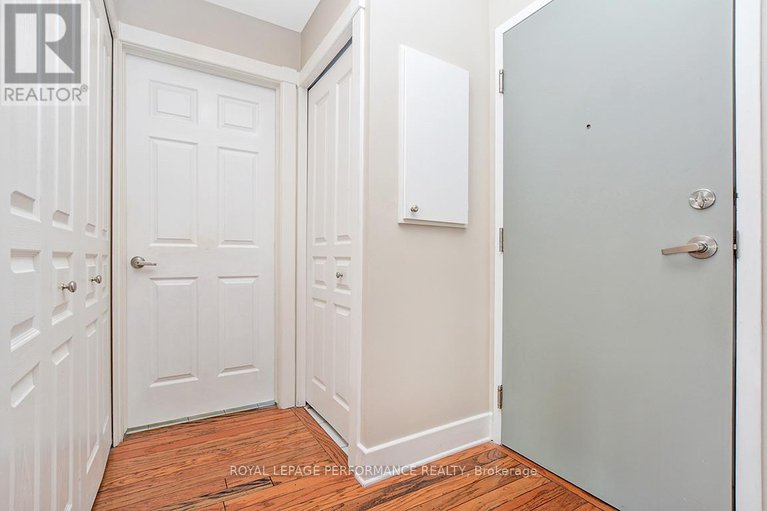27937706/124-guigues-avenue/lower-townbyward-market/ottawa/ontario/K1N5H7_9