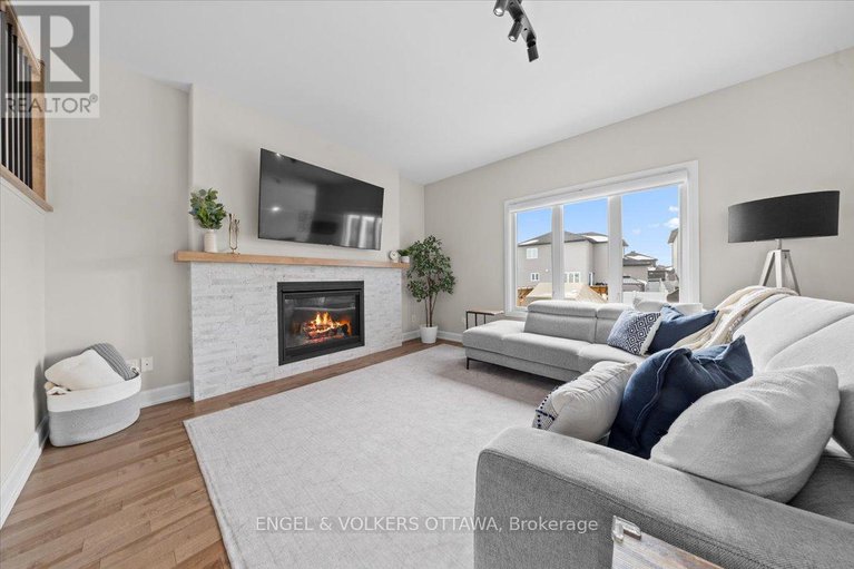 29402076/624-geneva-crescent/embrun/russell/ontario/K0A1W0_7