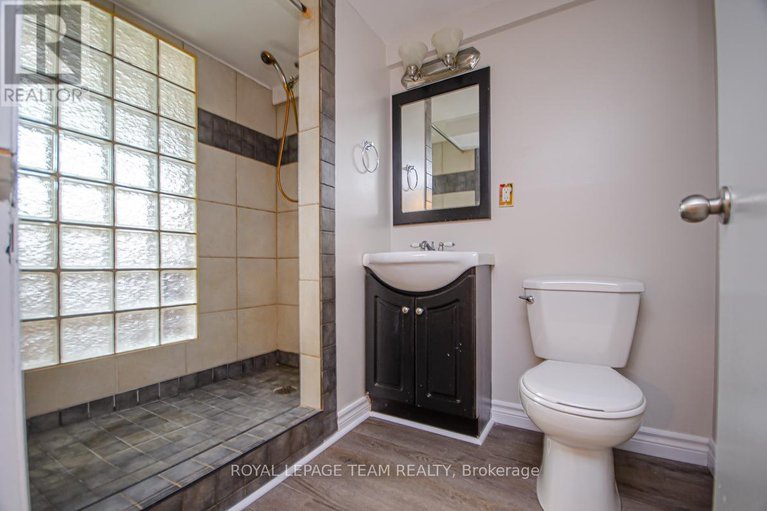 28514430/16-brook-lane/meadowlandscrestview/ottawa/ontario/K2G1R9_18