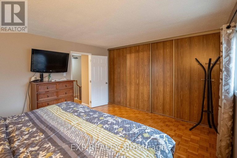 28250055/15-1979-greenvale-lane/chateauneuf/ottawa/ontario/K1C6E4_18