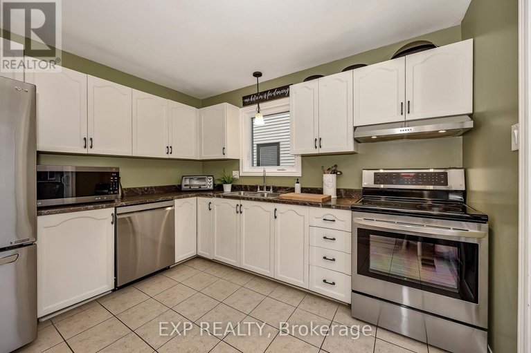 29607675/63-victor-street/stittsville-central/ottawa/ontario/K2S1H8_18