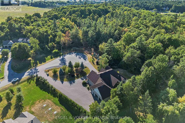 28739995/1836-whitemarsh-crescent/kanata-north-west/ottawa/ontario/K2W1B5_50