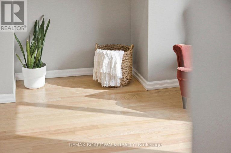 29434005/49-liston-crescent/katimavik/ottawa/ontario/K2L2W3_15