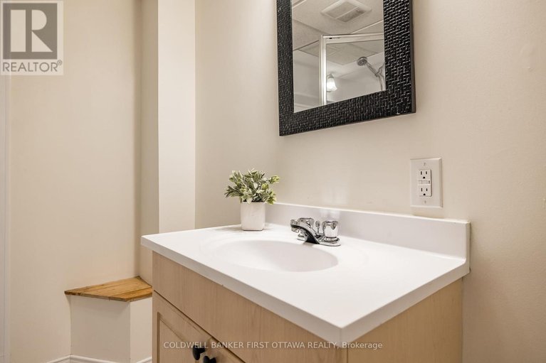 28497718/55-345-kintyre-private/carleton-square/ottawa/ontario/K2C3M6_30