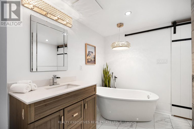 29627788/416-main-street/winchester/north-dundas/ontario/K0C2K0_10