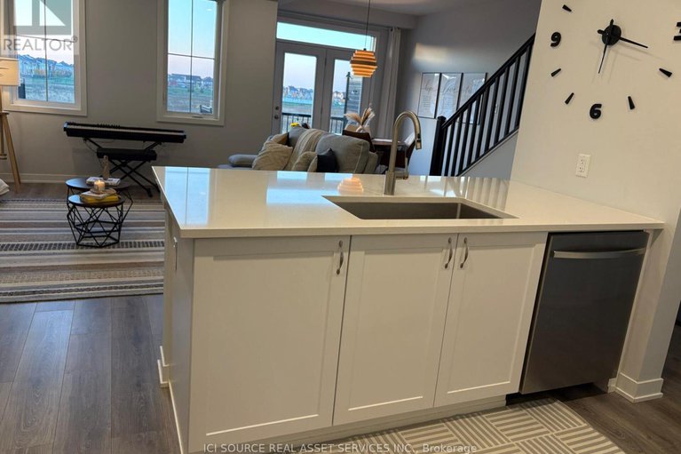 29263044/617-quilter-row/goulbourn-twp-from-franktown-rdsouth-to-rideau/ottawa/ontario/K0A2Z0_3