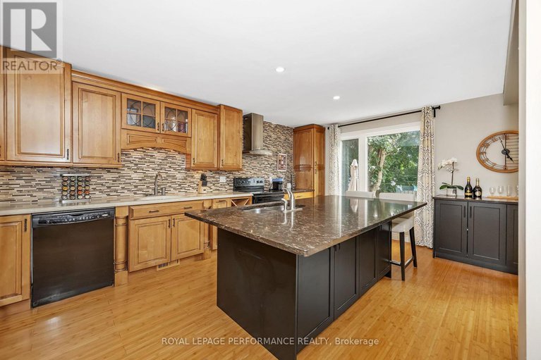 28785273/8-hyannis-avenue/cedargrovefraserdale/ottawa/ontario/K2J3H8_9
