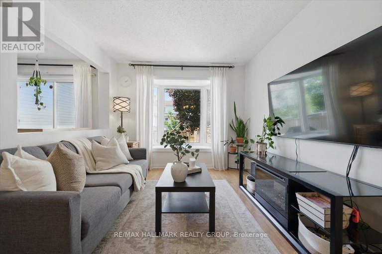 28376858/2083-sacramento-drive/fallingbrookgardenway-south/ottawa/ontario/K4A3L2_7