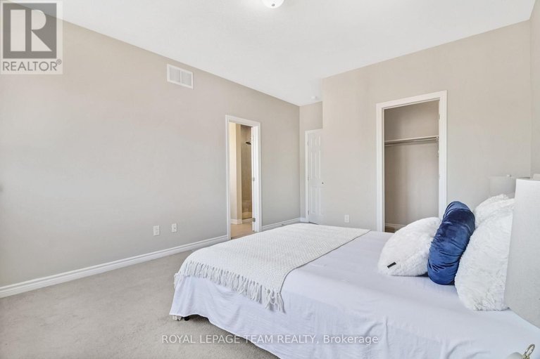 29516252/335-rue-des-soldats-riendeau-street/half-moon-bay/ottawa/ontario/K2J6H4_18