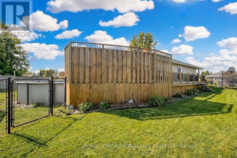 29557467/5500-meadowbrook-drive/iroquois/south-dundas/ontario/K0E1K0_30